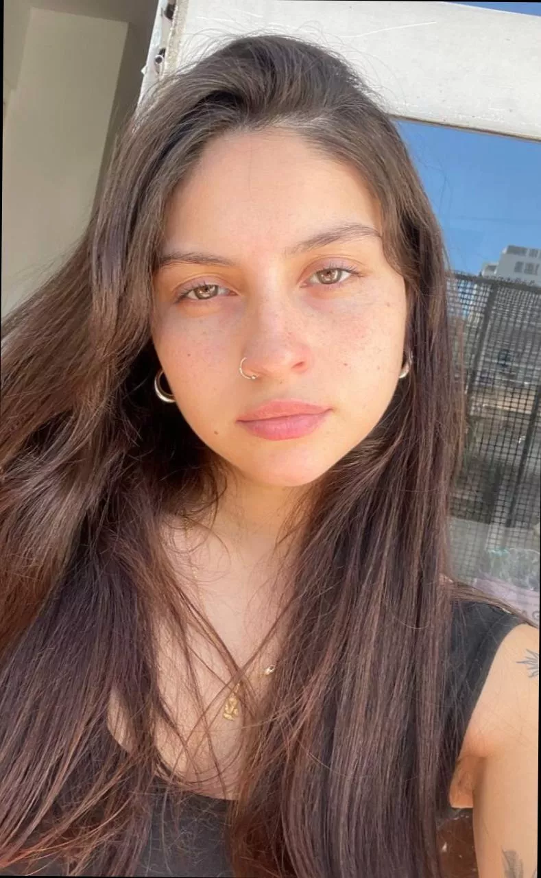 A queen needs no crown to rule