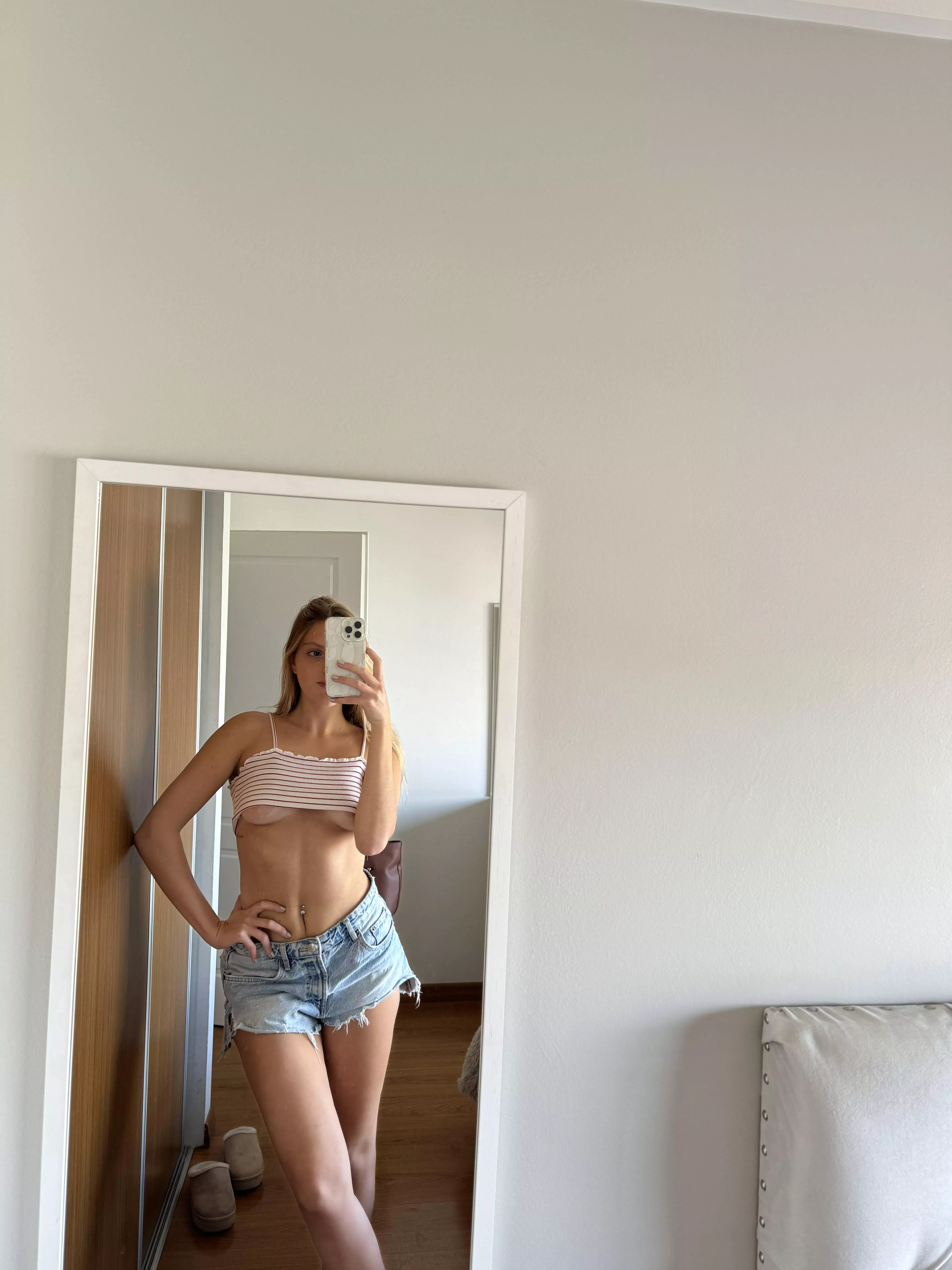 Anyone looking to cheat? I'm clean, on birth control and can keep your dirty little secrets. hmu, dms are open!!