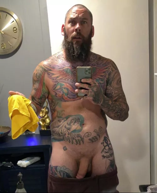 Big beard, big boner, clean mirror. 41m