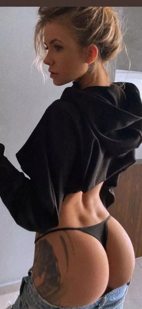 Black suits him so well 🤩