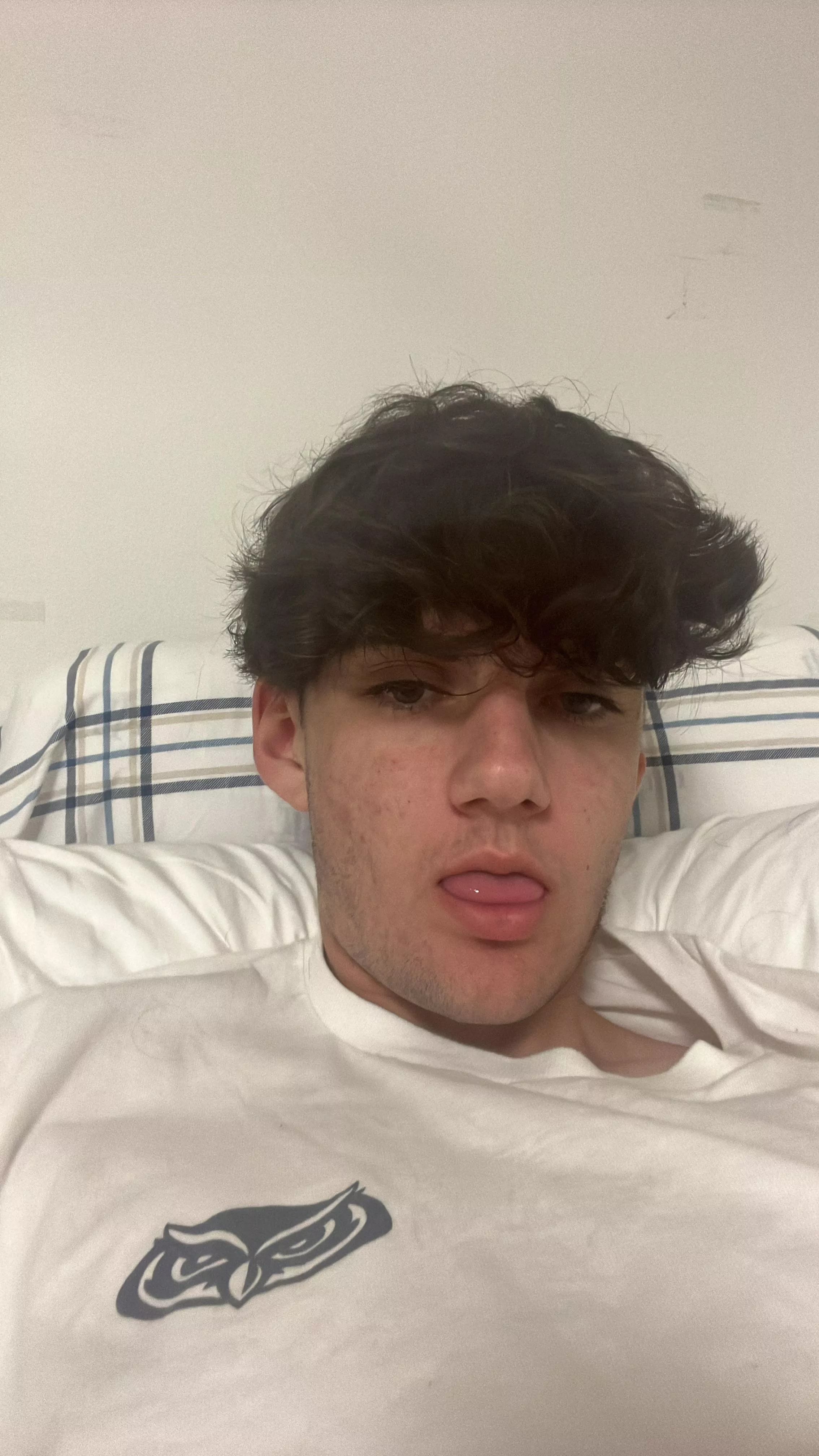 Can a sexy guy fart up my nose and force me to breathe it in😏😏💨💨😩😩