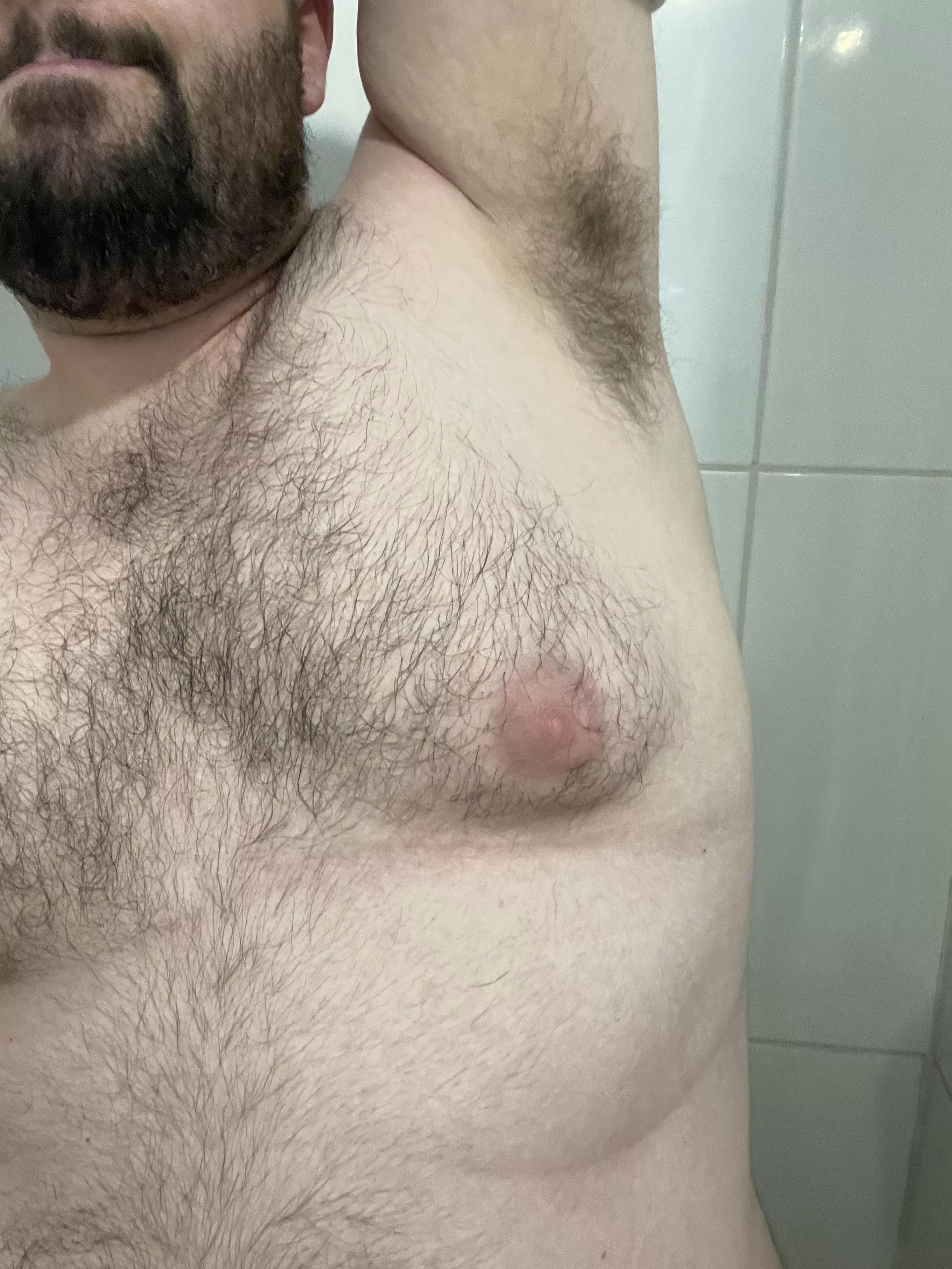 Does any daddy want to adopt this stinky little pig? 🐷