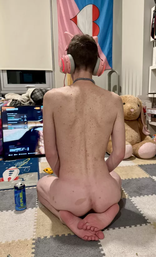 Eat my ass while I game? 