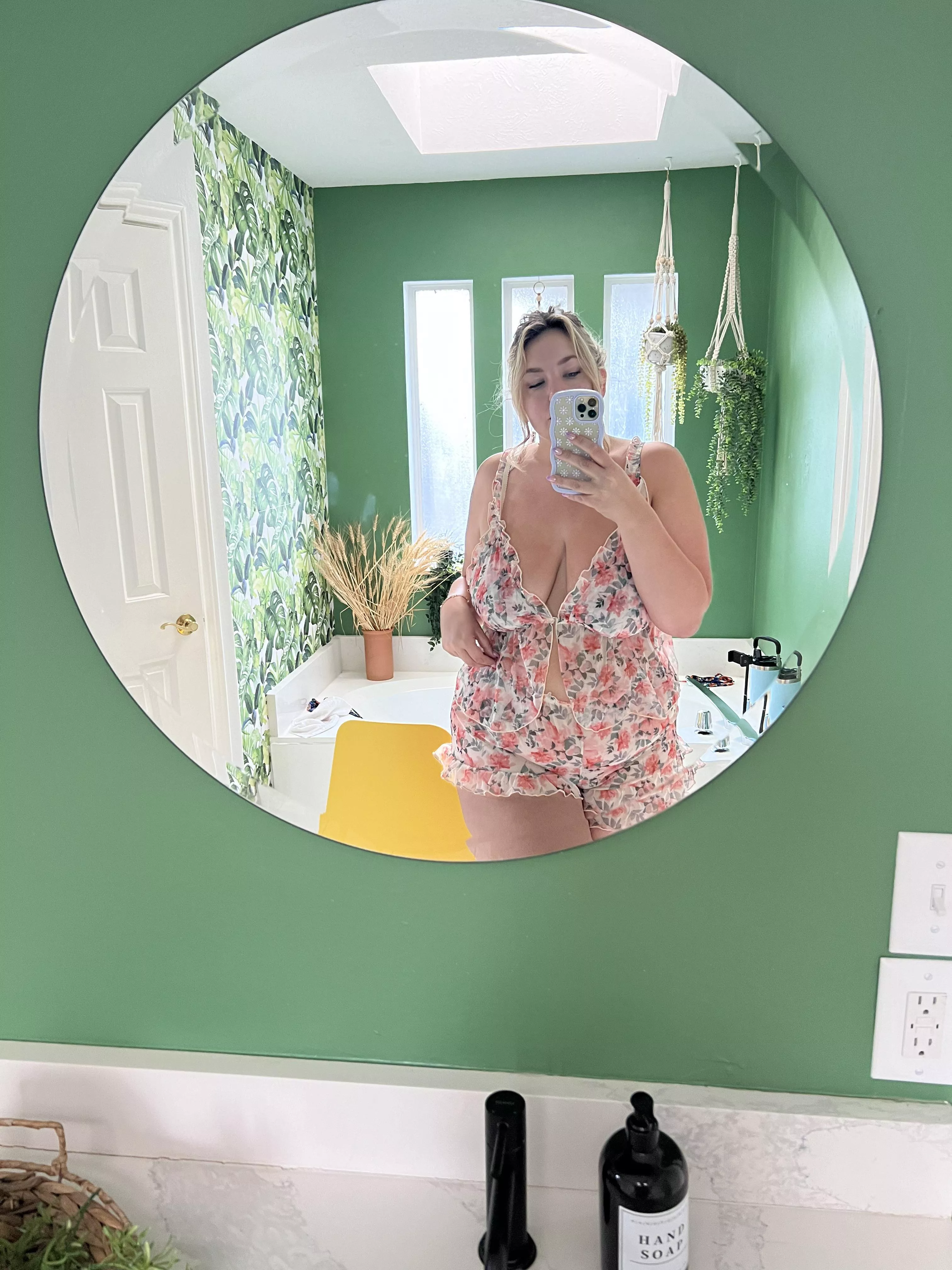 Fun and flirty floral set 