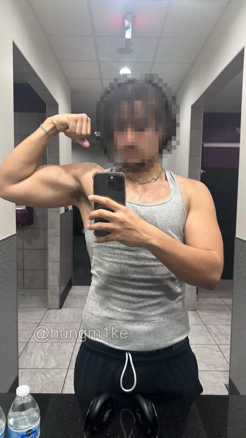 give em a big whiff forgot my deodorant 