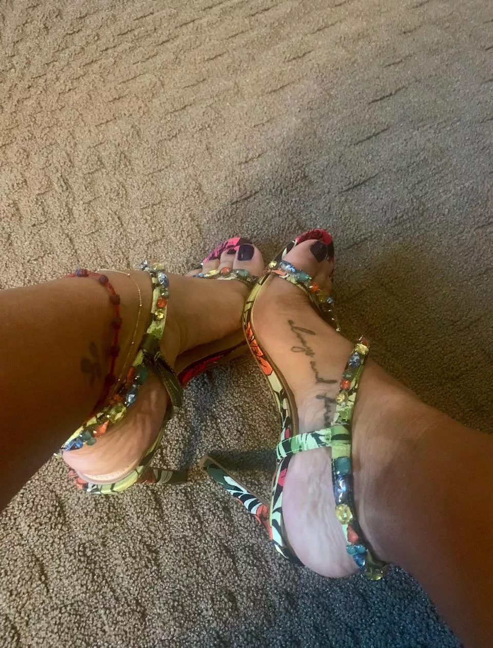 Happy Hump Day!  as if every day isn’t🩷💕💋Mia 