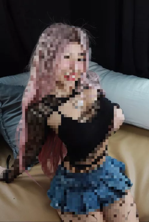 Her pink hair looks so cute doesnt it