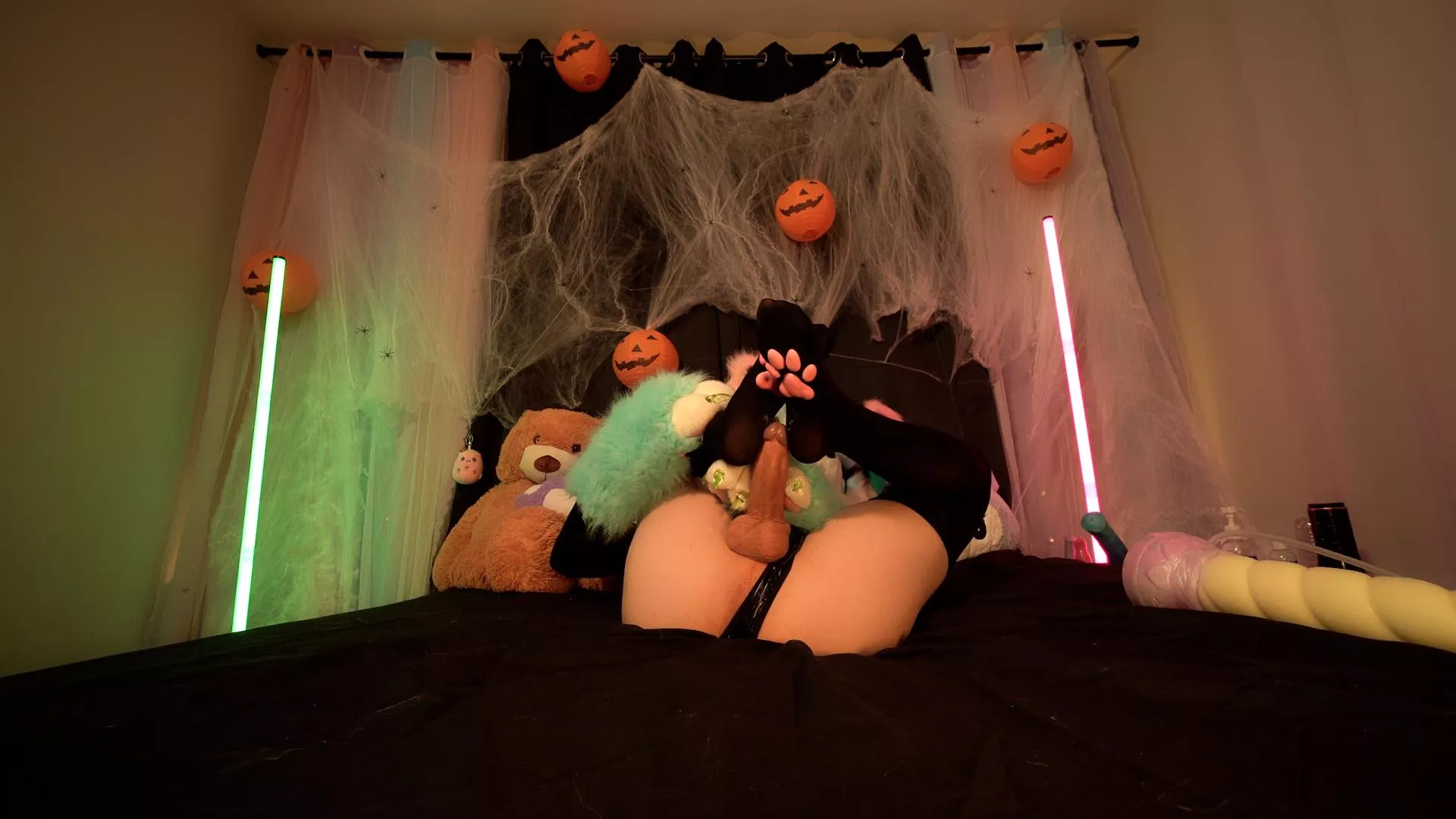 Here is a Treat, or is it a Trick? 👉👈 Happy Halloween <3