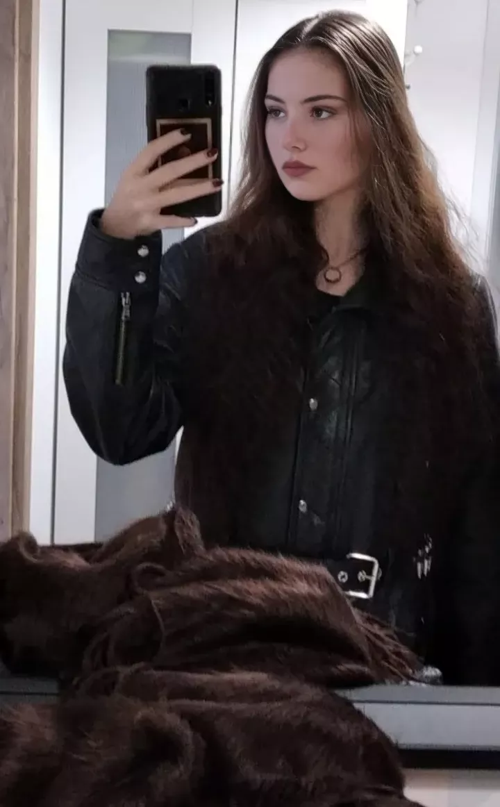 How pathetic of you gooners to be relapsing and paying a goth girl~