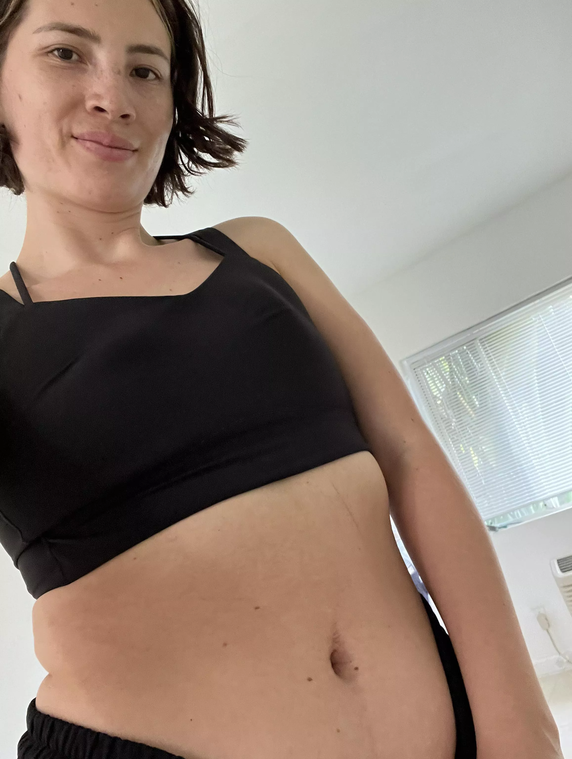 I need kisses on them pls 