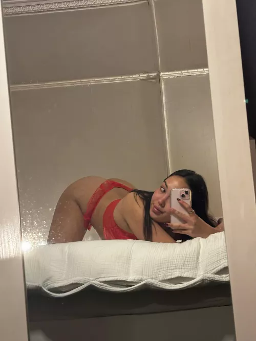 I need some revenge on my fucking cheating ass boyfriend :// must have a nice looking dick bc i’m gonna send him a selfie with it in my mouth 😈 dms r open, u gotta verify