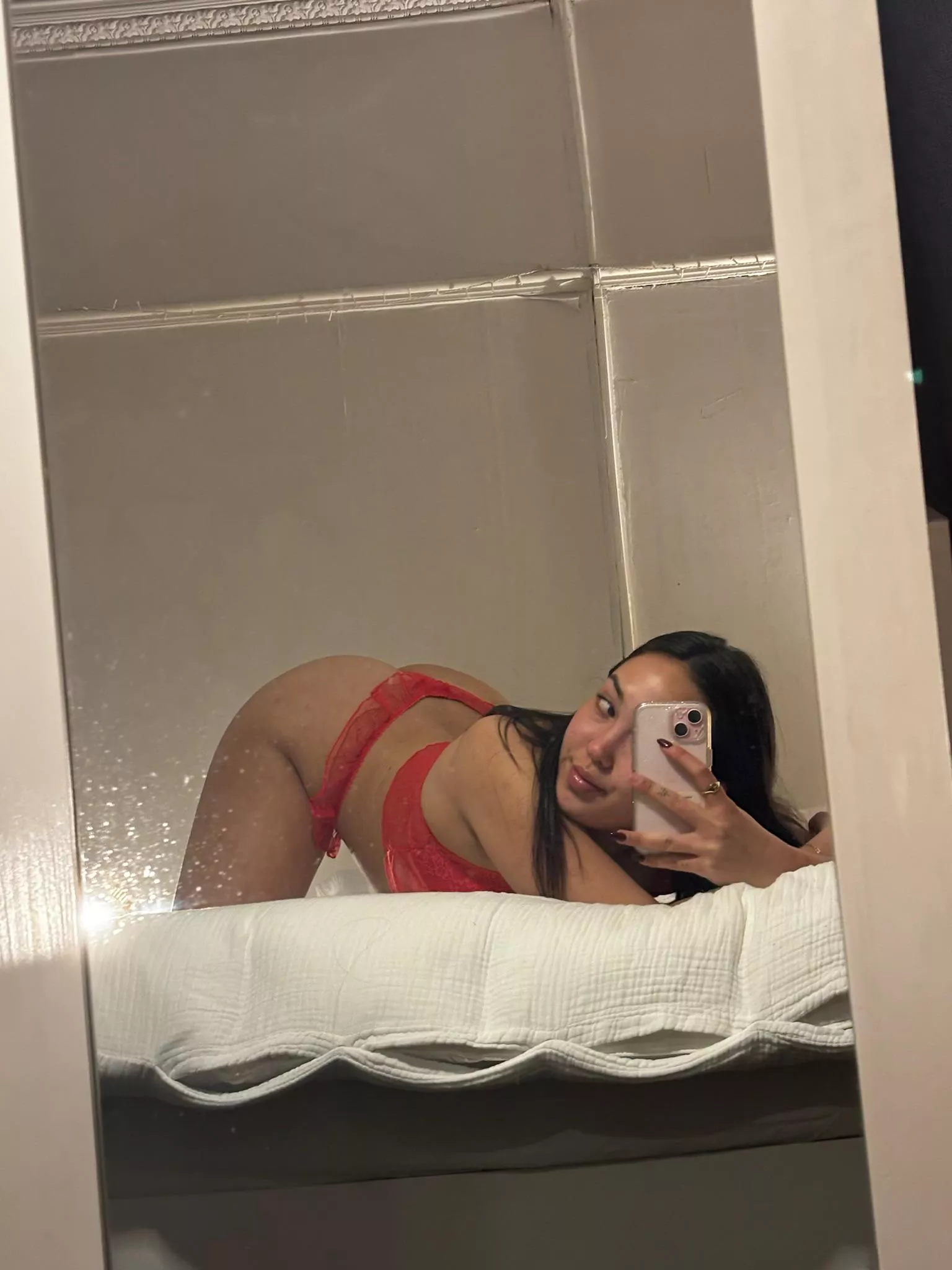 I need some revenge on my fucking cheating ass boyfriend :// must have a nice looking dick bc i’m gonna send him a selfie with it in my mouth 😈 dms r open, u gotta verify