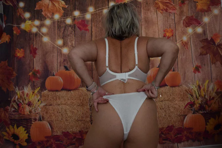 I wanna put my ass in your face and see who eats what first