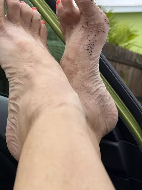 I’d love to show my bare feet in the car