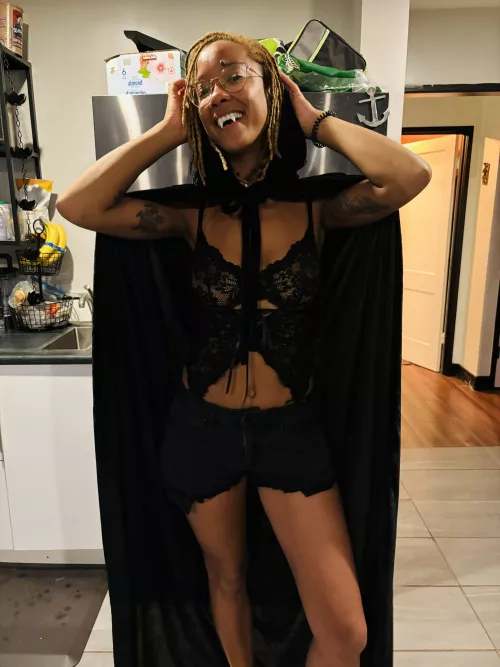 I’m leaving the (F)angs on while we fuck 😈