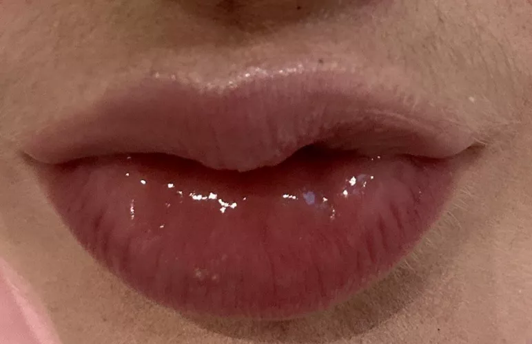 I’m starting to get bimbo lips 