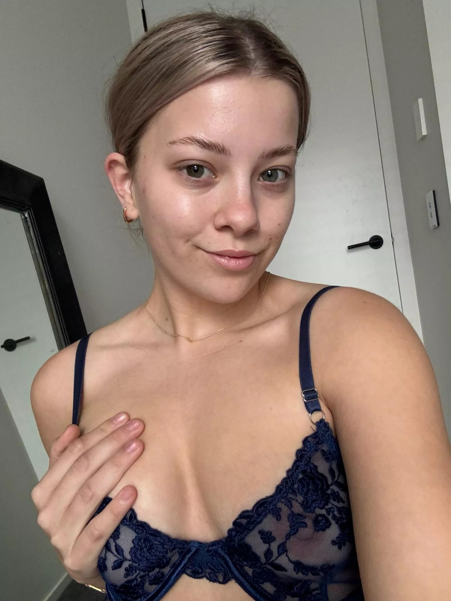 looking for an older daddy that can give me a decent creampie