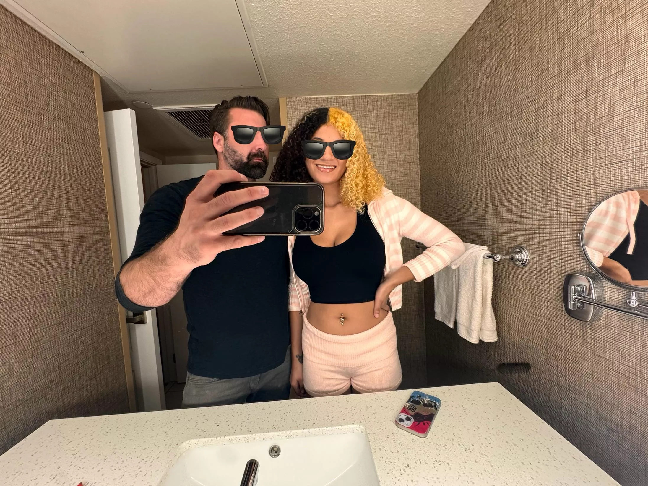 Looking for left leaning, 420 friendly f*ck buddies. couples and single women onmy please. 