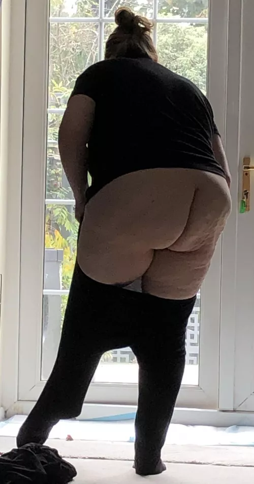 Love the dimples on her bum and thighs