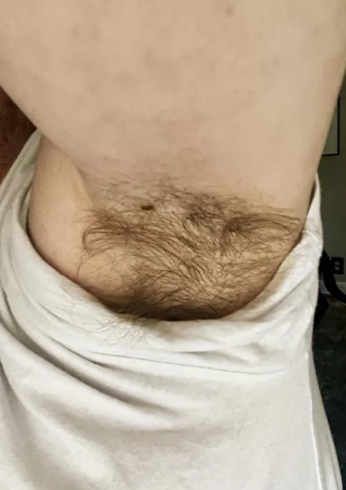 My pits and shirt fucking stink. Wanna sniff?