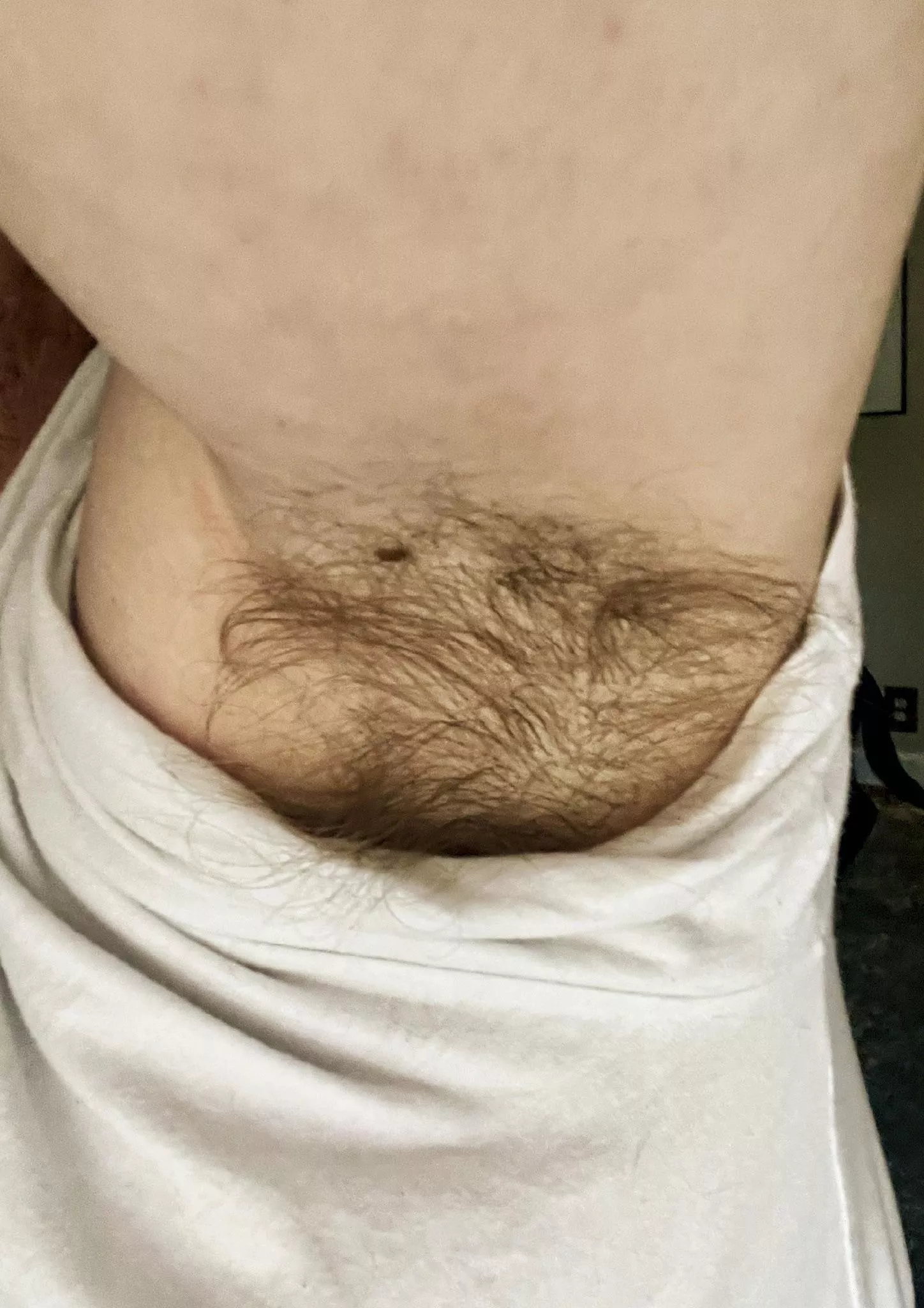 My pits and shirt fucking stink. Wanna sniff?