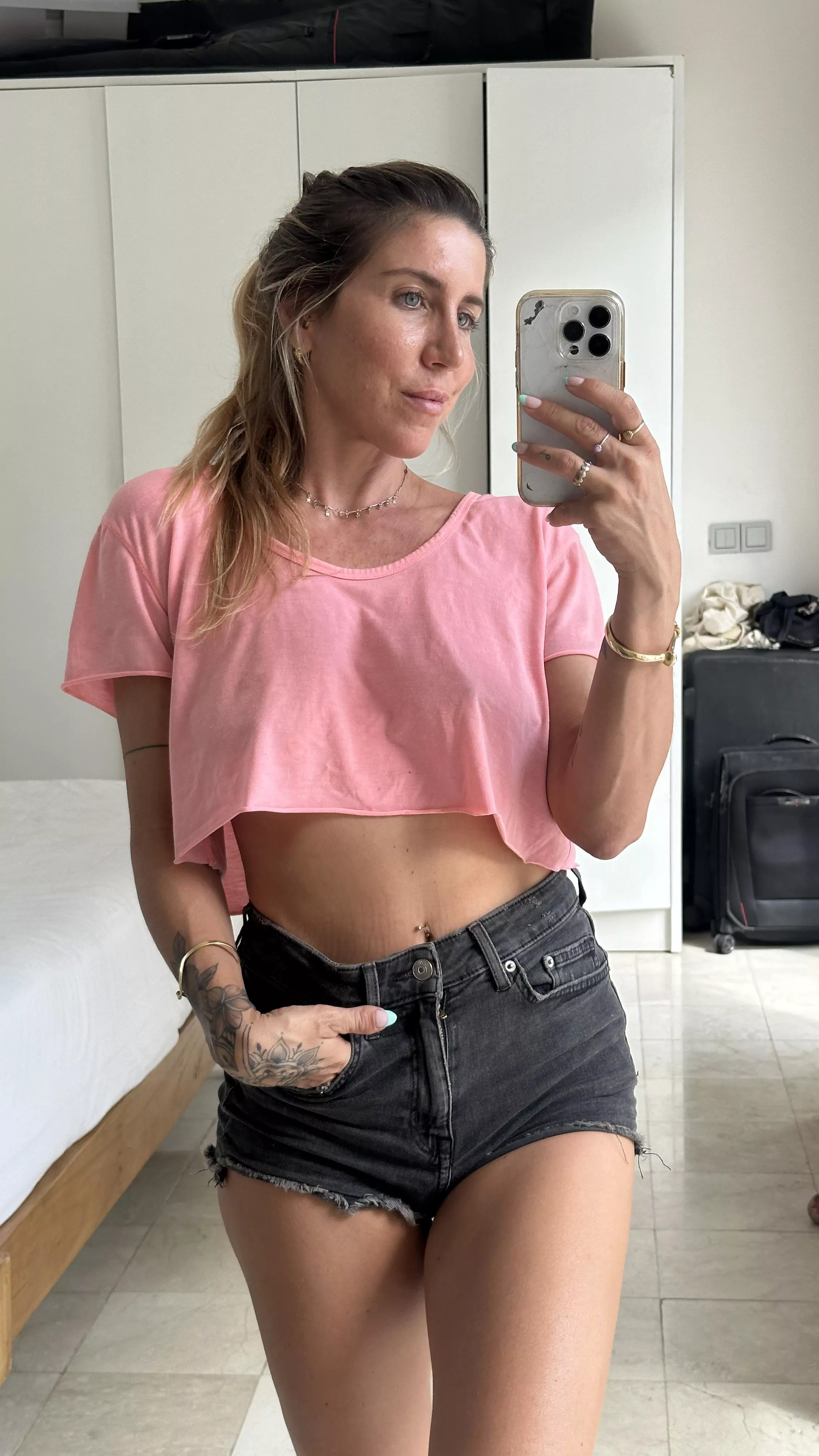 No bra? no problem… just confidence