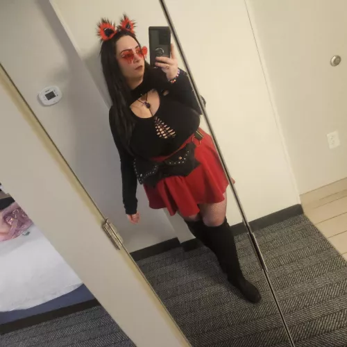 Rave kitty with big titties 😽