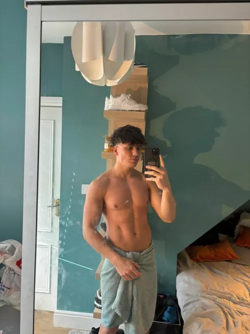 say yes if you want nudes ( i really send)