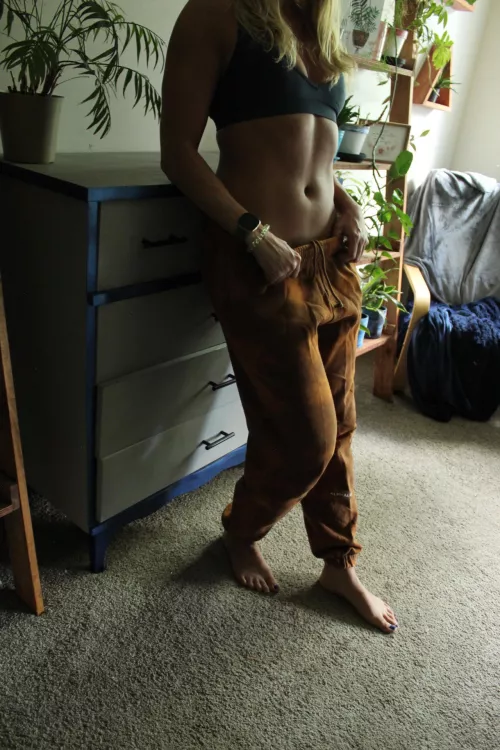 Sweatpants are so much fun to masturbate in 🥵