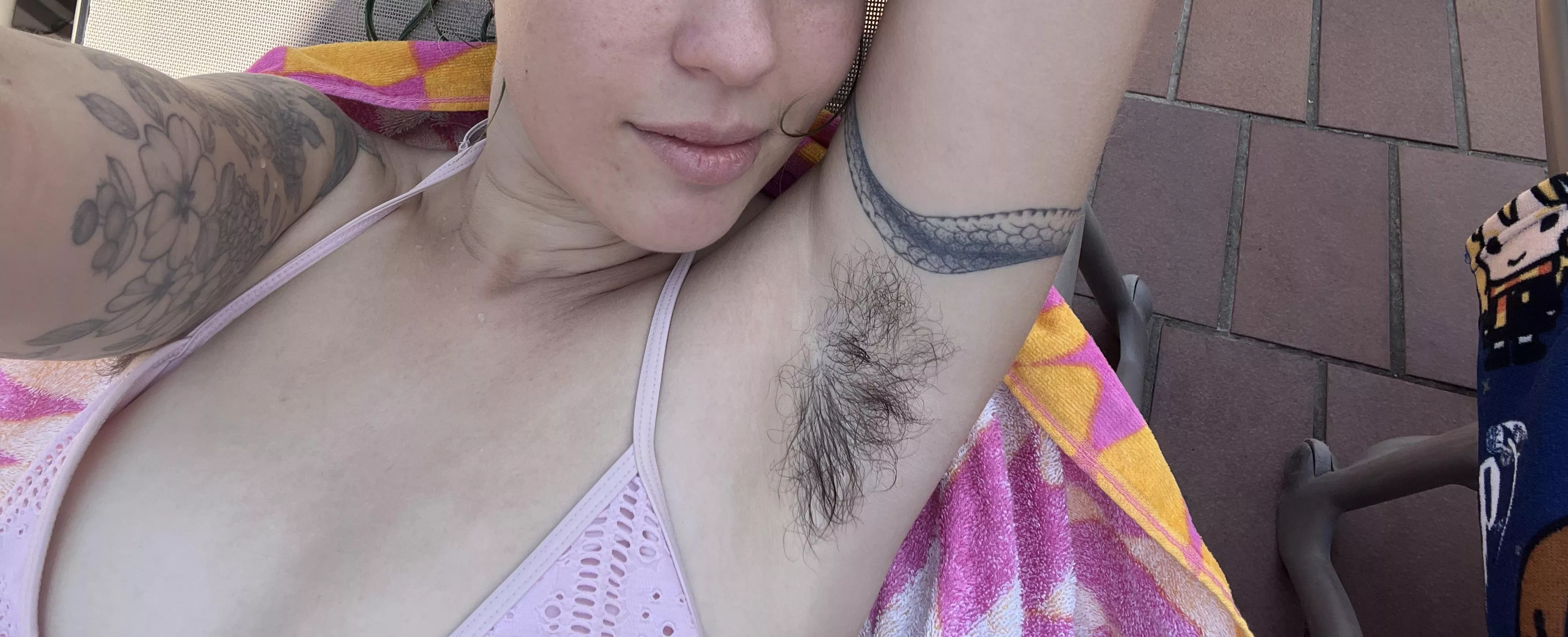 Sweaty pool day☀️ would you lick my hairy pits clean?