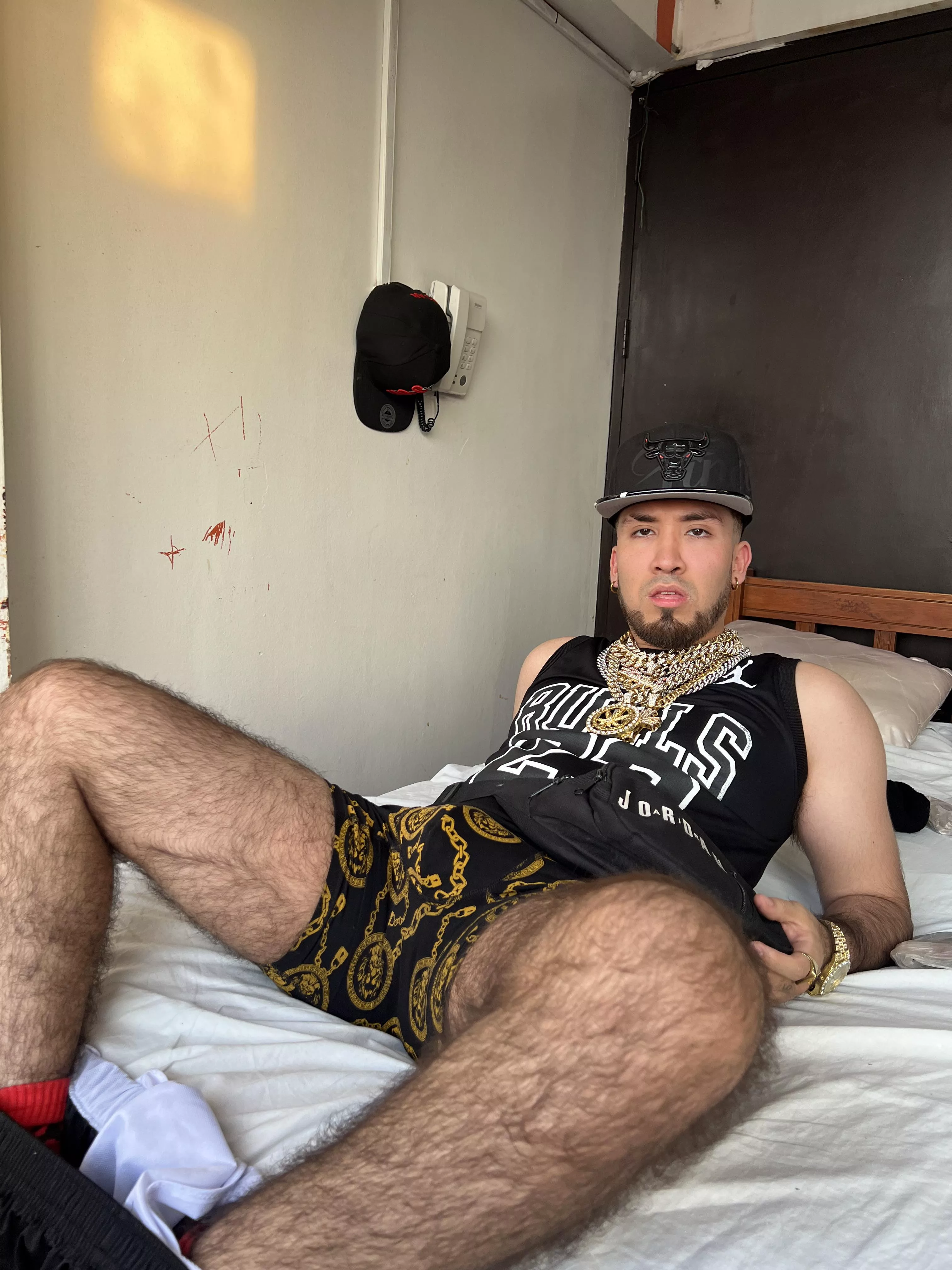 Take the opportunity and come with me to fulfill your fantasies on this bed bitch haha