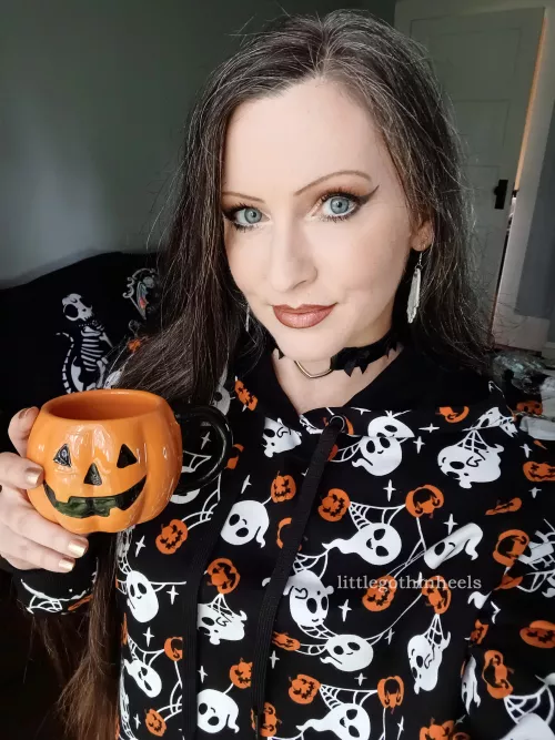 this is a pretty alt girl's favorite time of the year