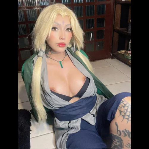 Tsunade Cosplay

