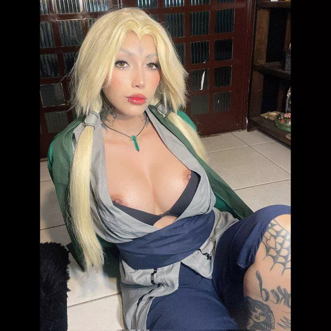 Tsunade Cosplay
