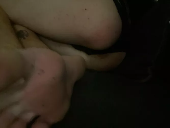 wanna see me cum on my feet?