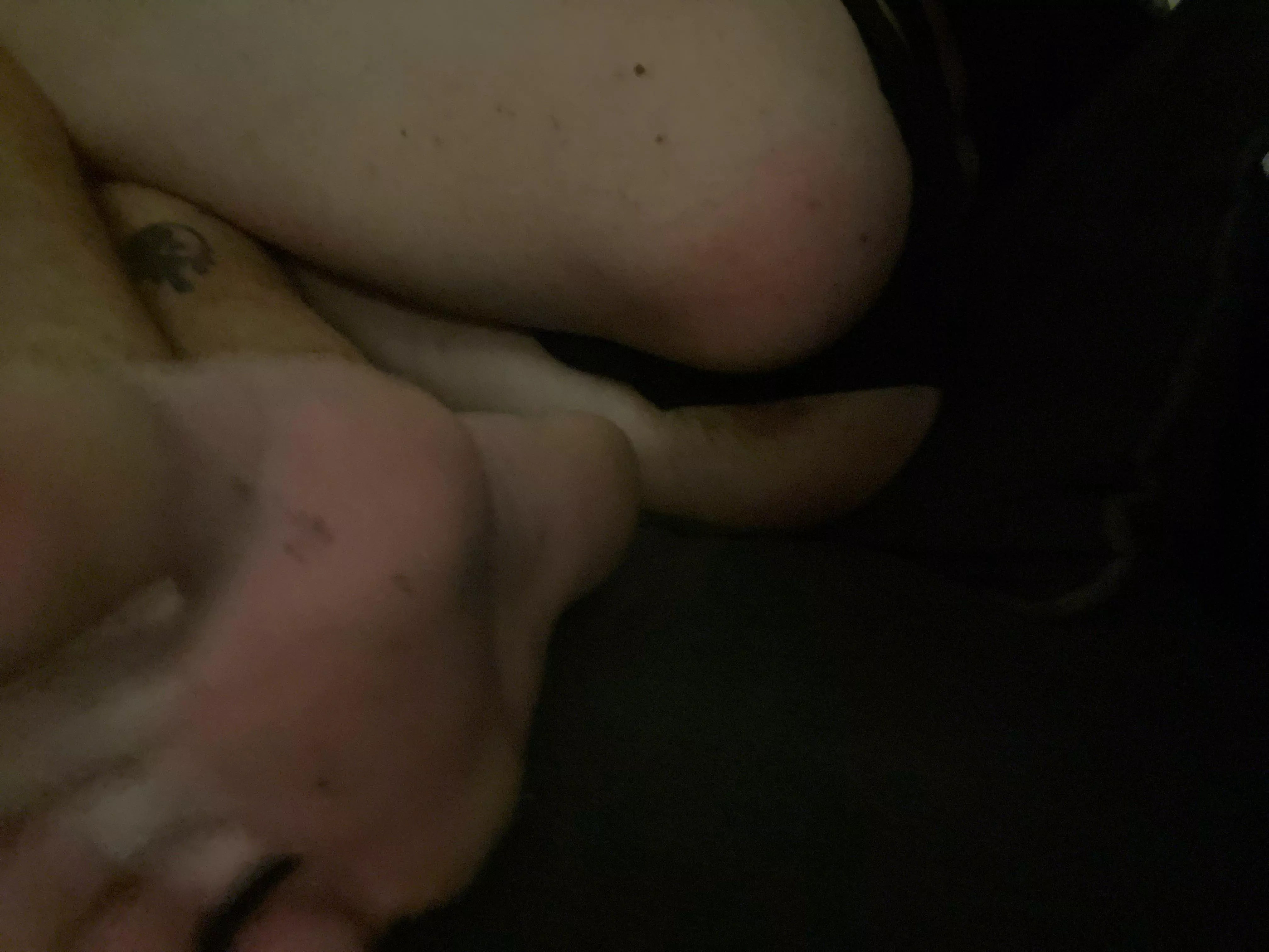 wanna see me cum on my feet?