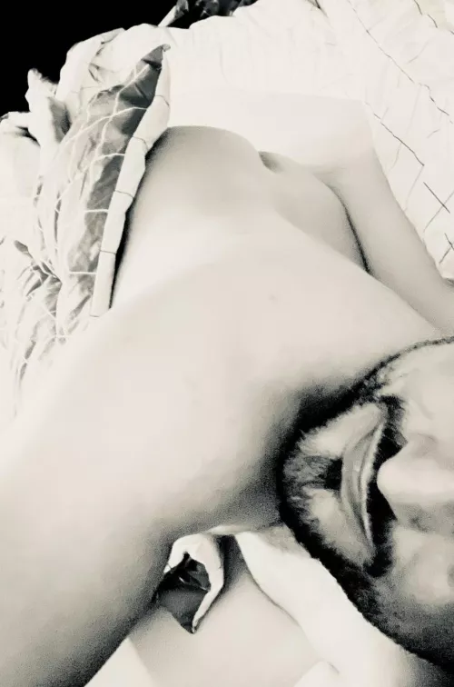 Wer mag mir den Hintern versohlen? (m35)