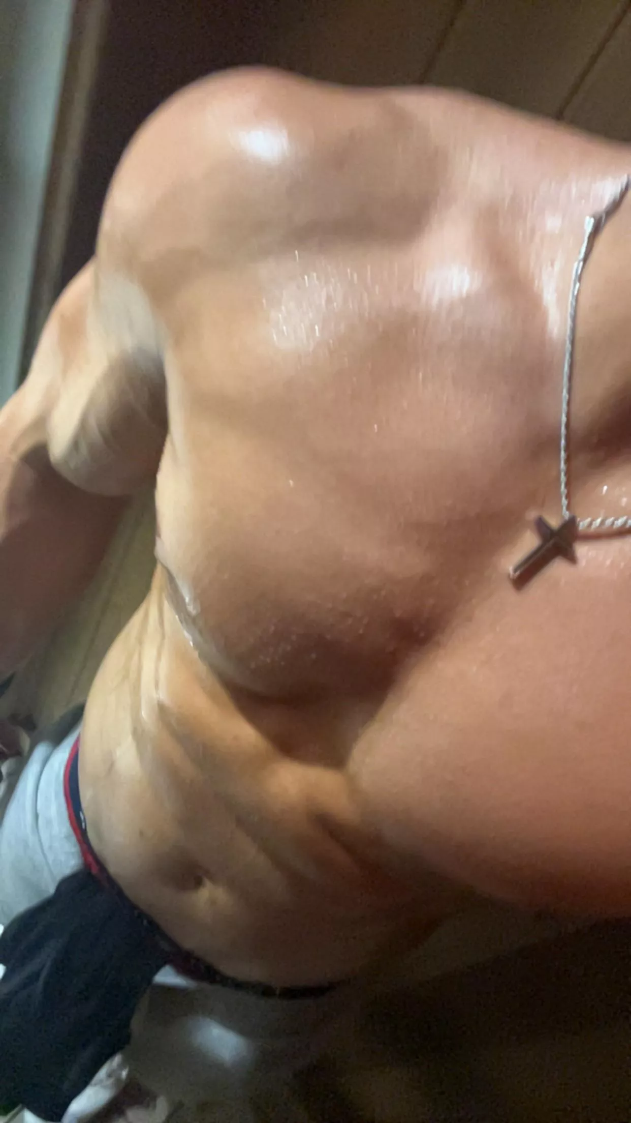 Who loves big thick 🍆 frat boys?