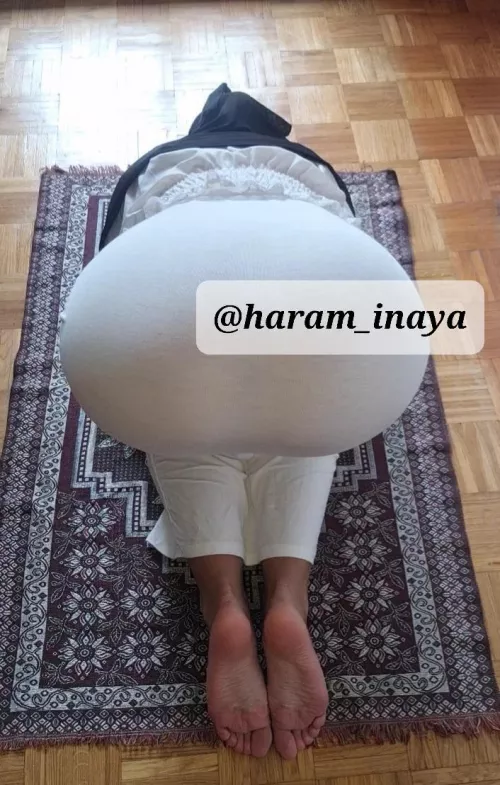 Who wants to bury their face in this holy ass? Jummah Mubarak! 