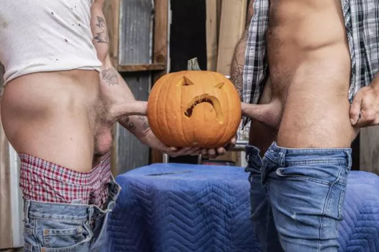 Wishing you all some spooky stroking today!! 🎃 