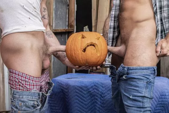 Wishing you all some spooky stroking today!! 🎃 