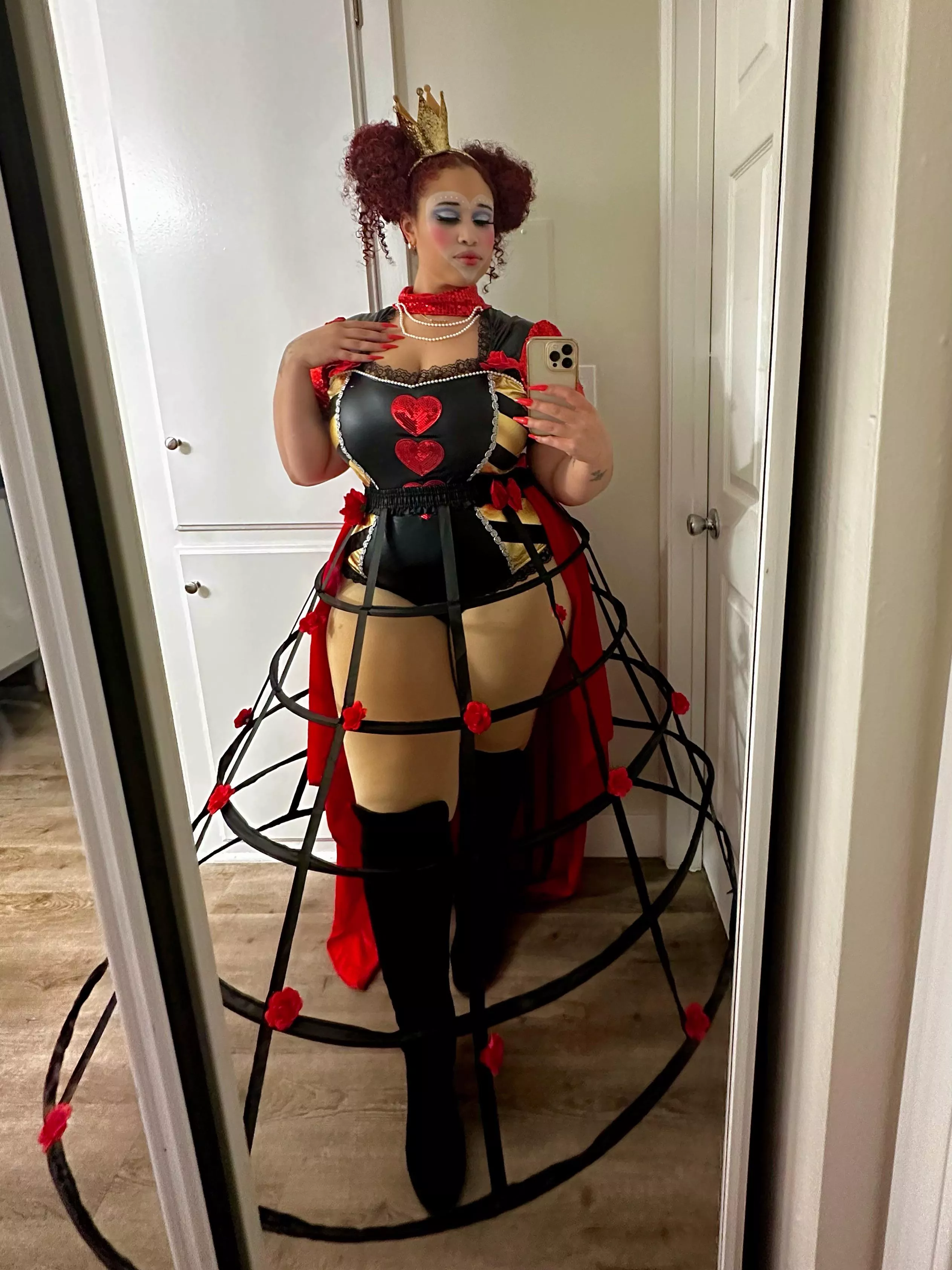 Worship this queen it’s all you’re good for👑❤️