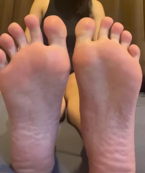 Worshipped big Asian feet before ?🤭