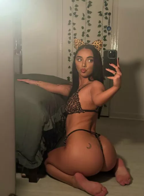 Would you ever date a midget girl, or just fuck?