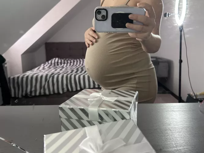 19 yrs and pregnant would you still date me? 