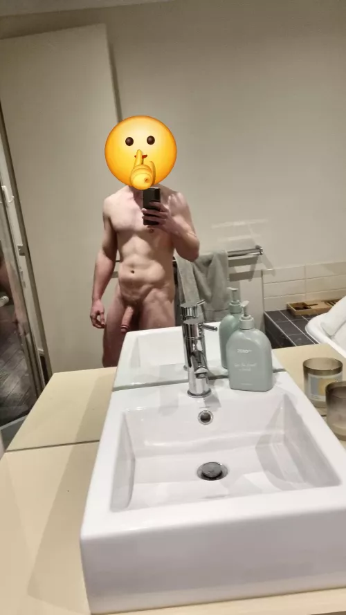 29m 4 f West suburbs looking for someone to chill with or fool around