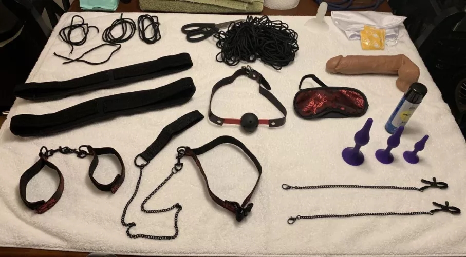 42 Dom seeking naughty sub (female) for fwb.