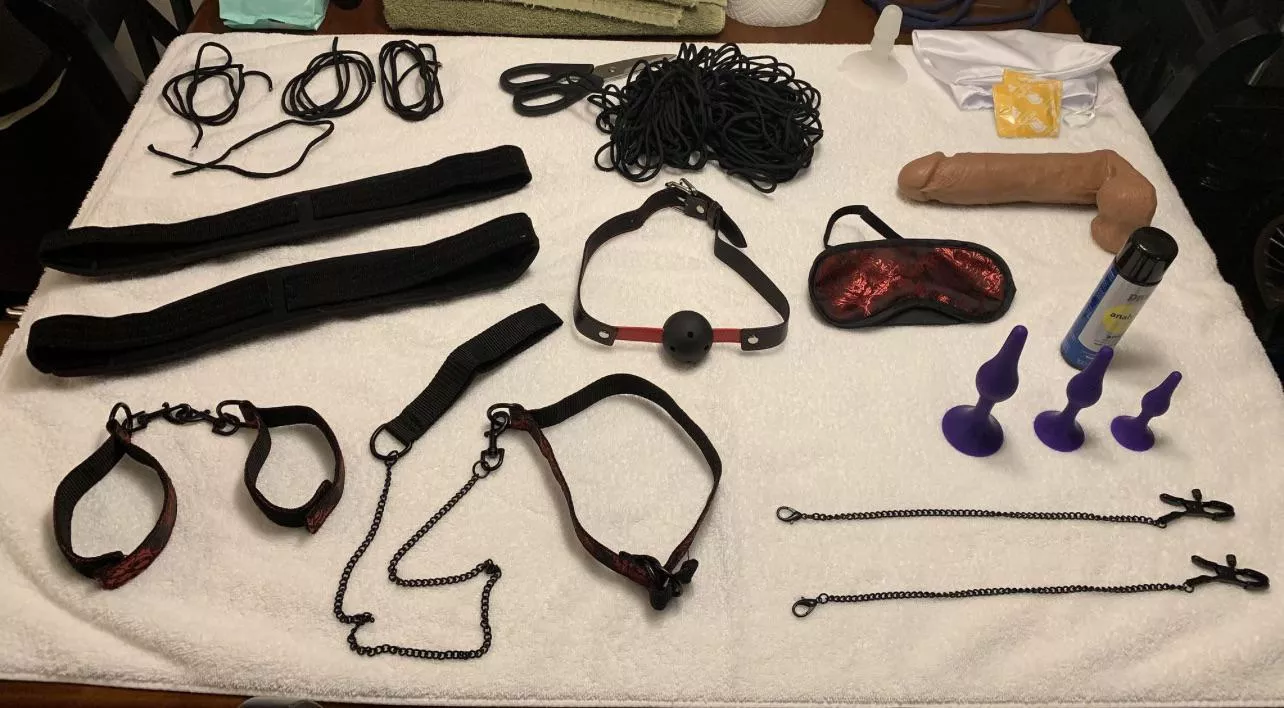 42 Dom seeking naughty sub (female) for fwb.