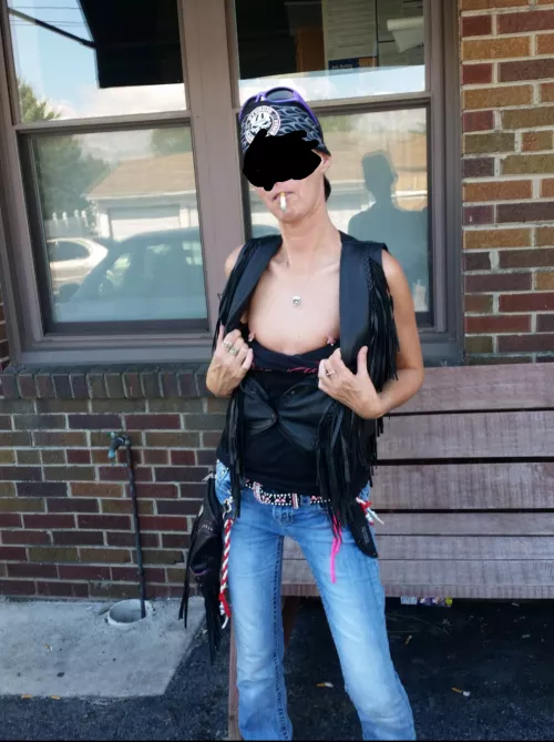 A quick flash before getting back on the bike