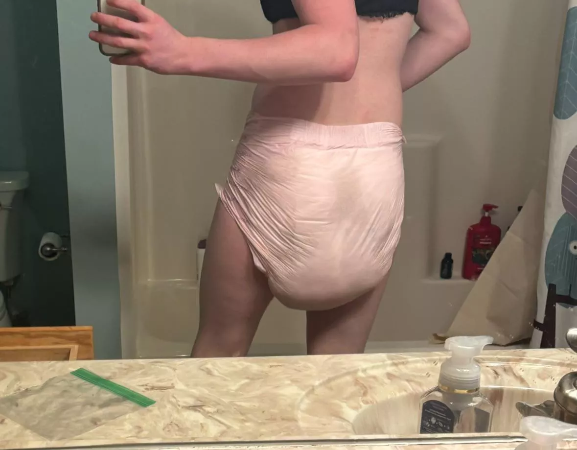 Add me on snap to trade pics, god i stink bad. @pu.chloe